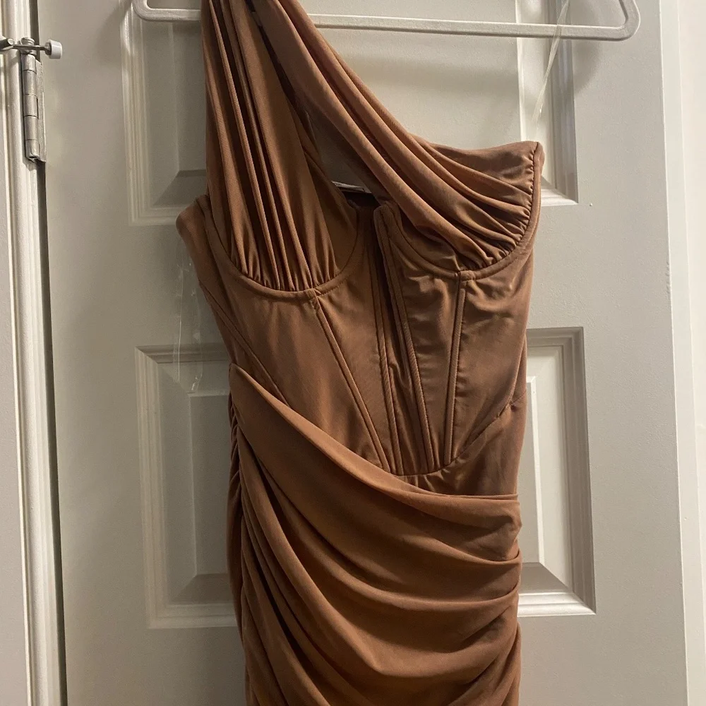 💫 House of CB “Valentina” Mocha Asymmetric Cutout Midi Dress - Size Small - Picture 3 of 4